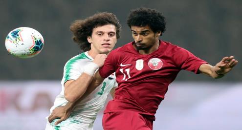 العراق يصدم قطر في ملعبها بافتتاح خليجي 24